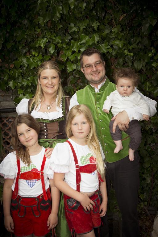 Familie Lampersberger 호텔 Sachsenburg 외부 사진